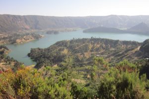 Gorgeous Wenchi Crater Lake1