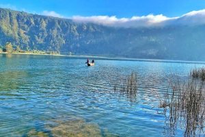 Gorgeous Wenchi Crater Lake2